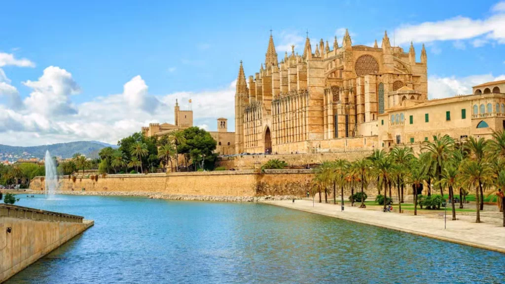 Descubra Maiorca: As Melhores Atraes e Dicas para Explorar a Joia das Ilhas Baleares
