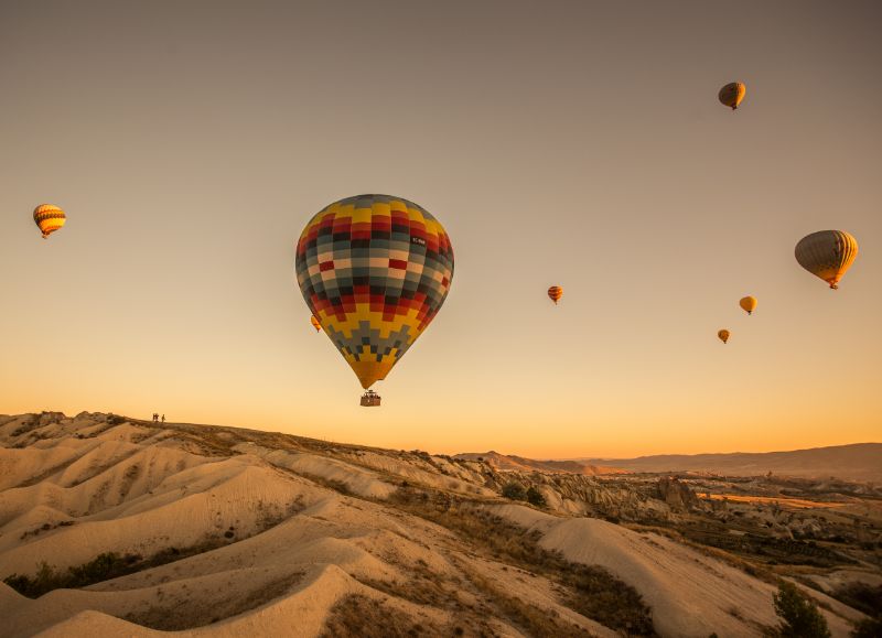 Surpreenda-se com o cu: 12 destinos impressionantes para passeios de balo ao redor do mundo